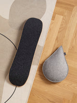 Produktfoto Unterseite des dryBoard  Sets mit dryDrop Balance Board aus Holz.